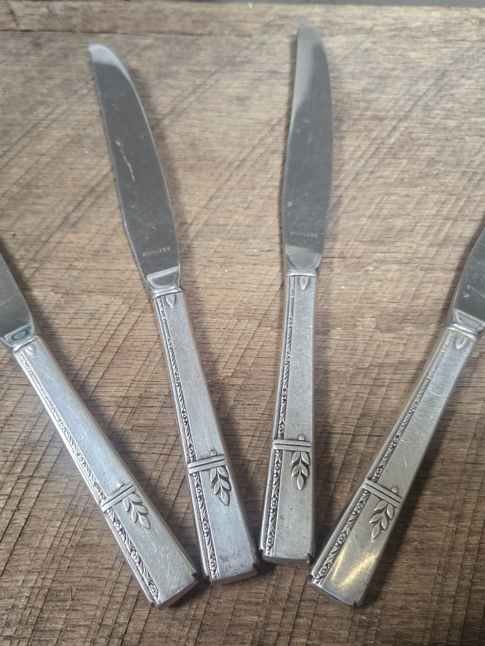 Vintage (4) Oneida Prestige Grenoble Silverplate Table Knife Knives ~ Bin RR